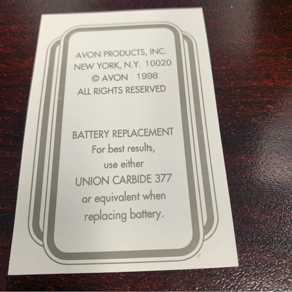 Avon Gold tone Watch with White Dial easy to read NIB small - Picture 5 of 8